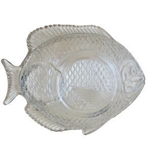 5 VTG Glass Fish Shaped Plates With Textured Details & Central Indented Design